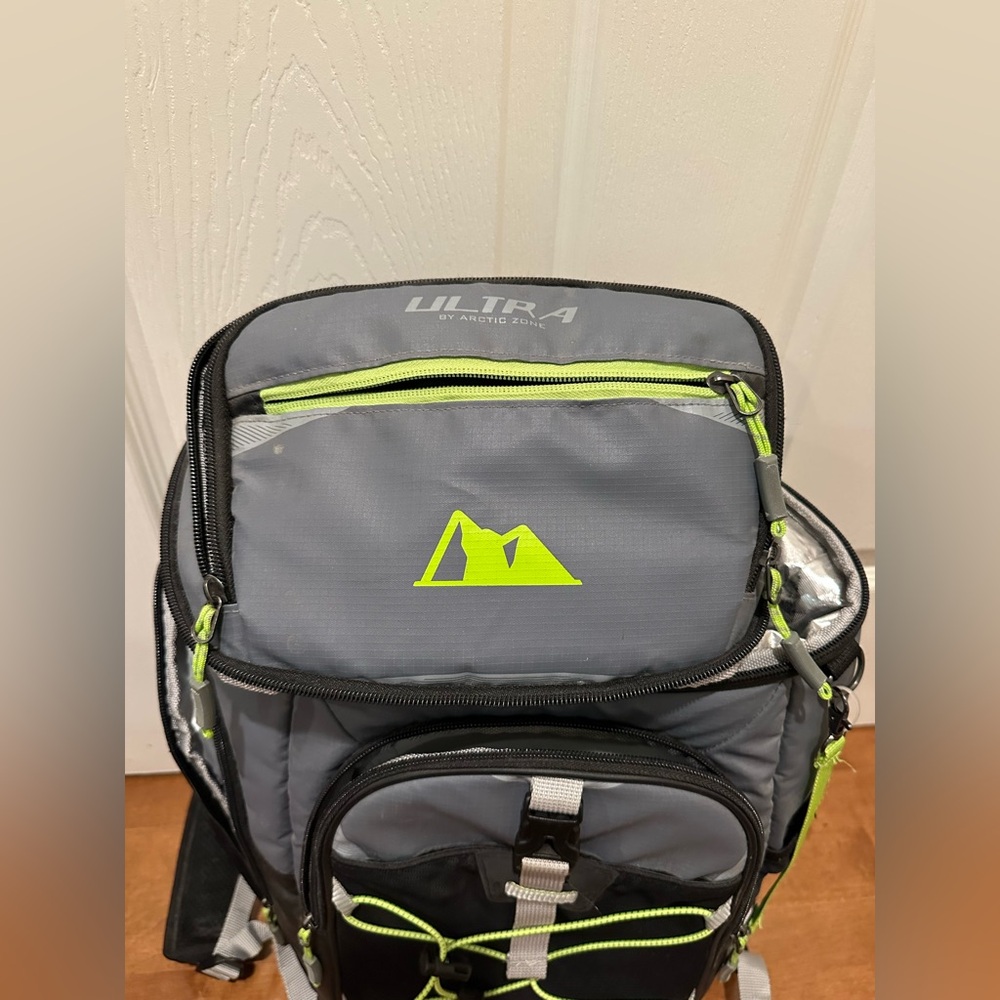 Insulated Backpack - Picture 4 of 5